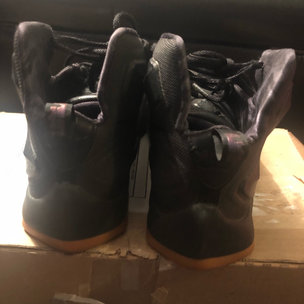 Lebron’s - Picture 4 of 4